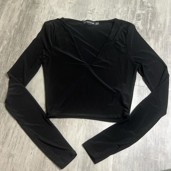 Prettylittlething Second Skin Long Sleeve Crop Top Black Size 2 NWT - Picture 1 of 5
